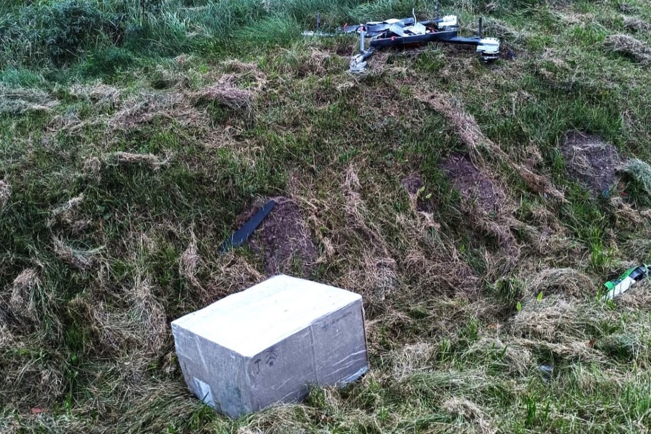 Очередной дрон с сигаретами прилетел в Литву