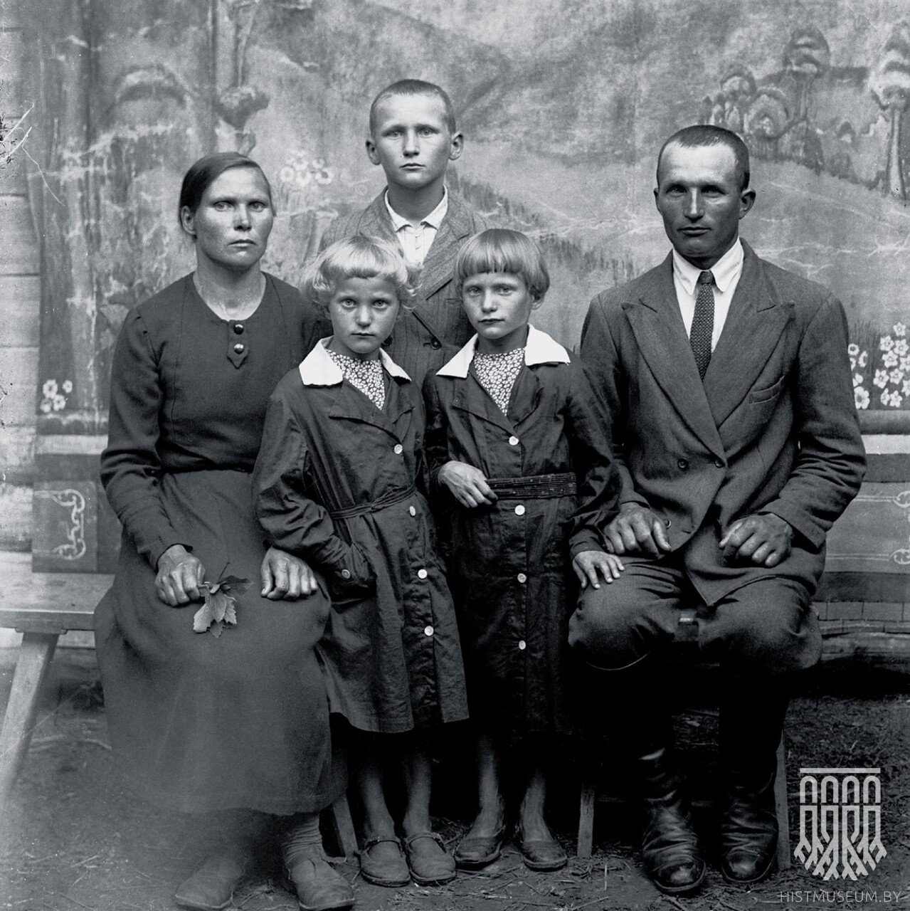 У Нацыянальным гістарычным музеі адкрылася выстава сямейных гісторый з калекцыі вясковага фатографа Савы Сіўко