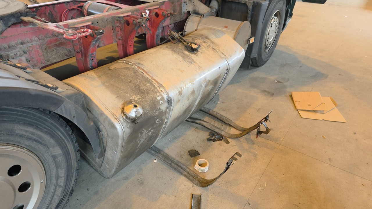 Беларус спрятал сигареты в топливном баке грузовика. Его задержали в Литве