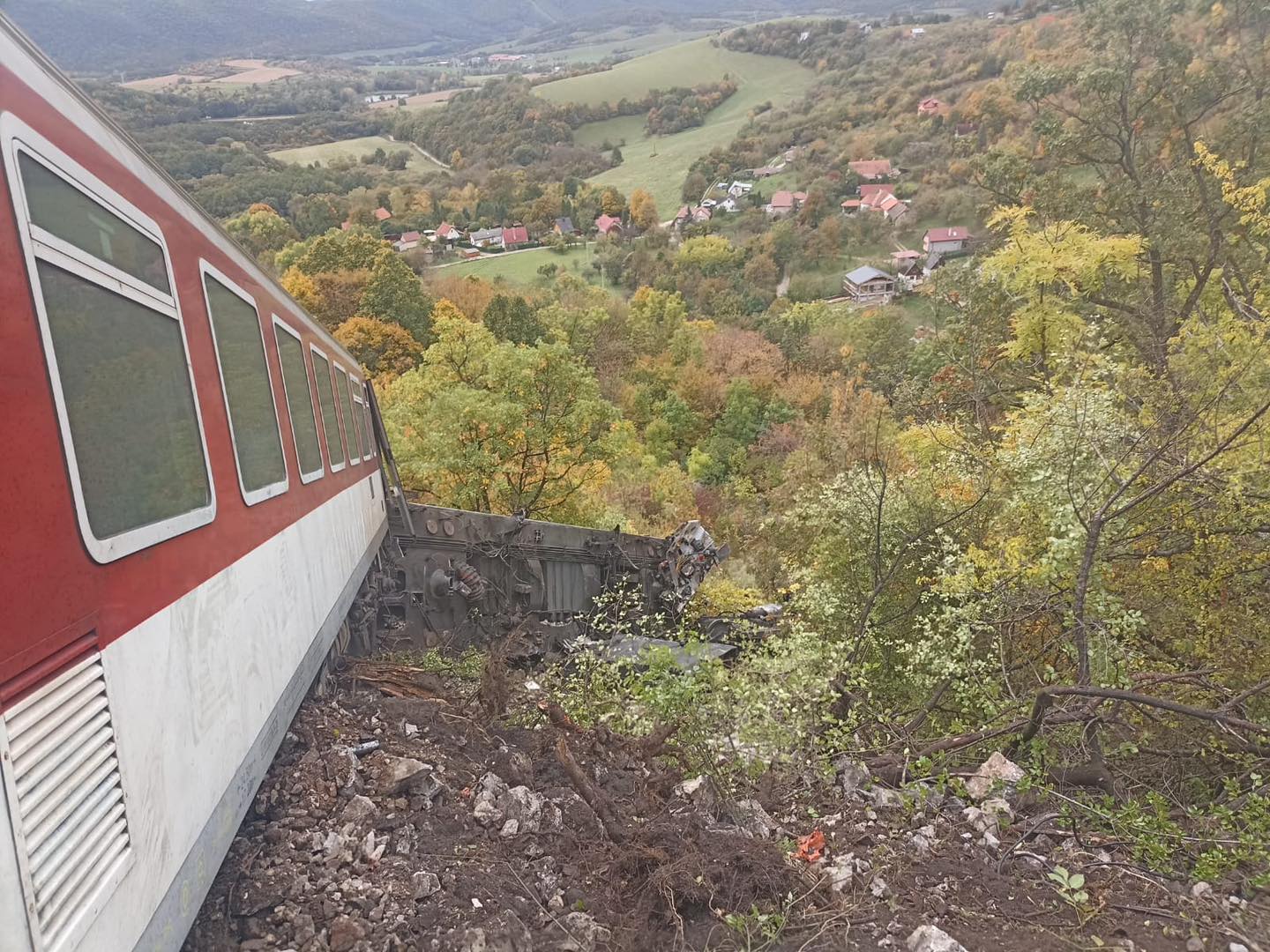Два пассажирских поезда столкнулись в Словакии