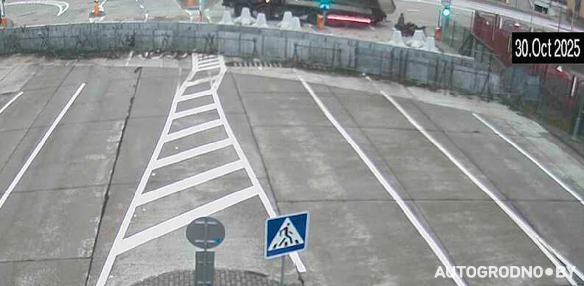 В "Кузнице", похоже, начали разбирать заграждения