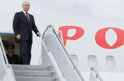 Владимир Путин прибывает на переговоры с Дональдом Трампом в Анкоридж