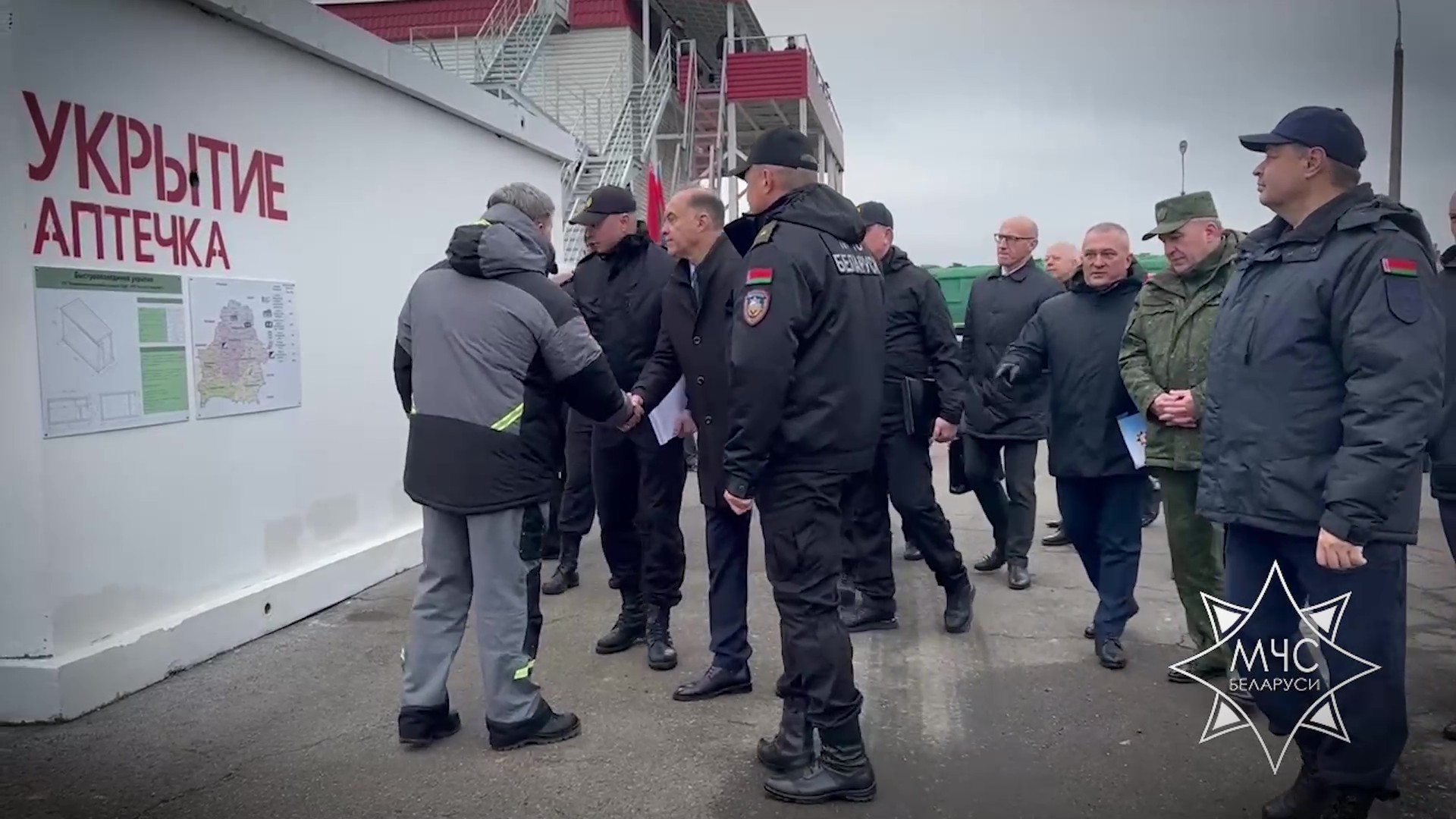 МЧС на учениях ГО показало образец модульного укрытия на случай войны