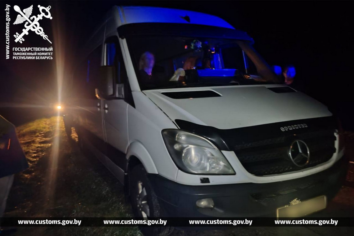 Супруги-ипэшники из Гомеля пытались ввезти без документов 6 тысяч единиц товара в Беларусь