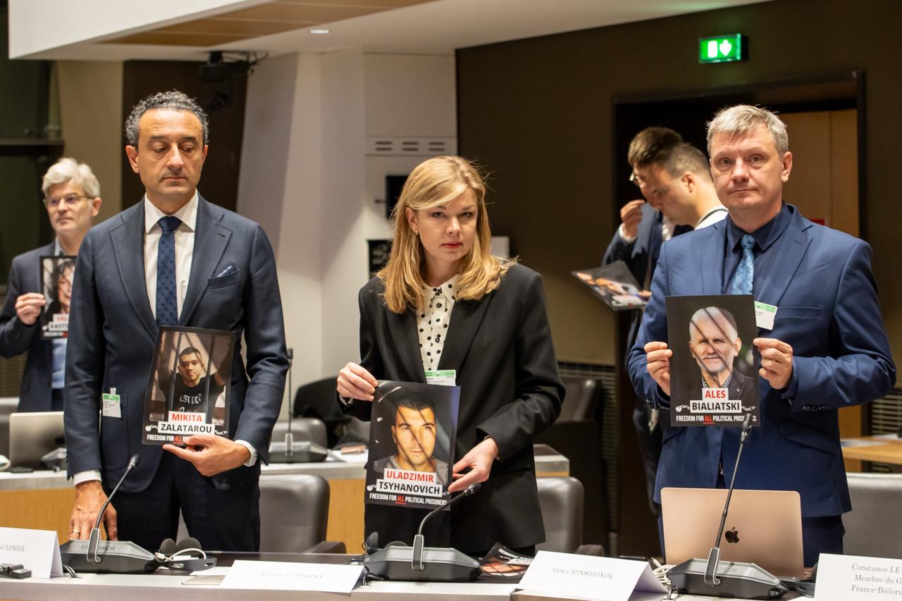 Тихановская на встрече парламентских групп "За демократическую Беларусь" призвала бороться за политзаключенных