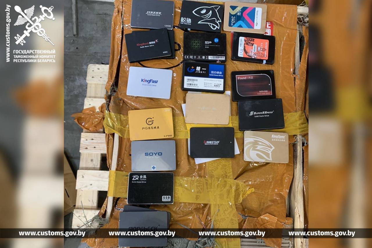 От макбуков до винтовок и беспилотников. Таможня перехватила партию контрабанды