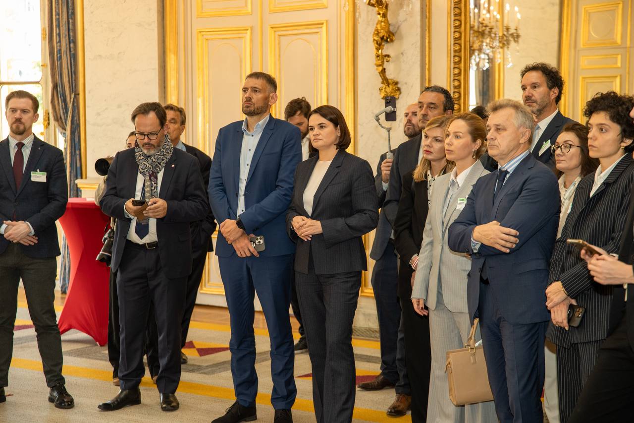 Тихановская обсудила освобождение политзаключенных и выдачу виз беларусам с главой МИД Франции