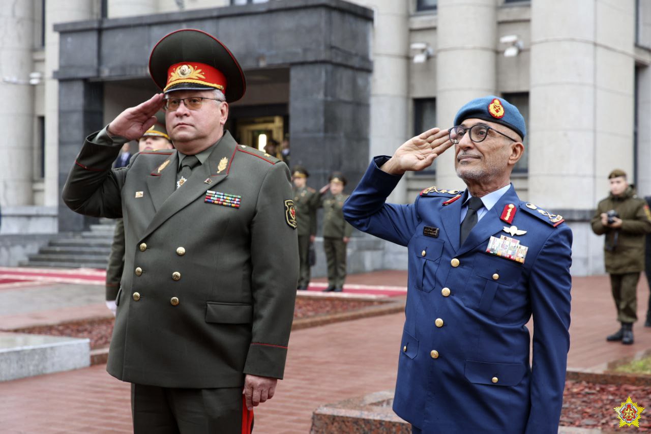 Начальник генштаба ОАЭ прилетел в Беларусь