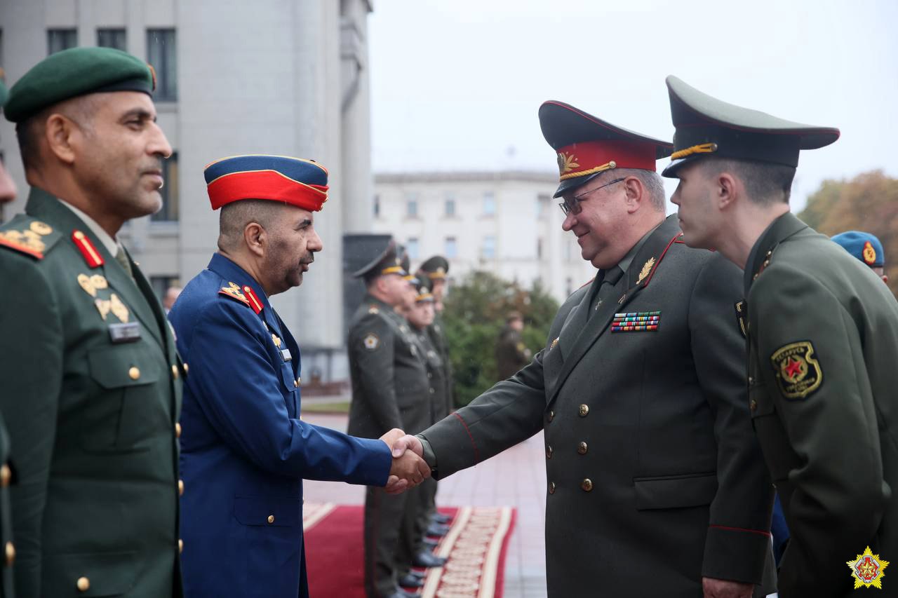 Начальник генштаба ОАЭ прилетел в Беларусь