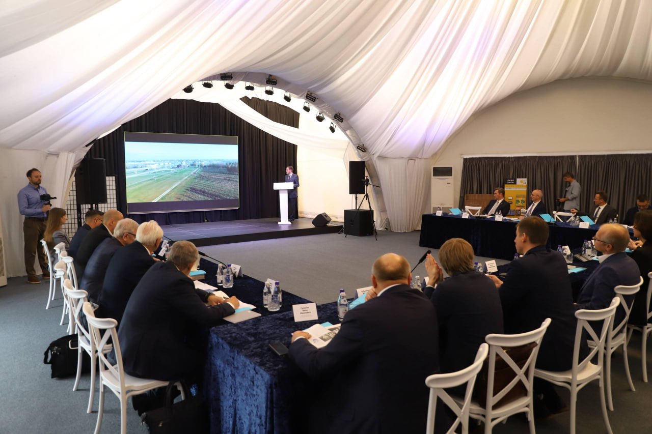 «Евразиец» Глазьев восхитился струнным транспортом: «Мы не связаны с полотном!»