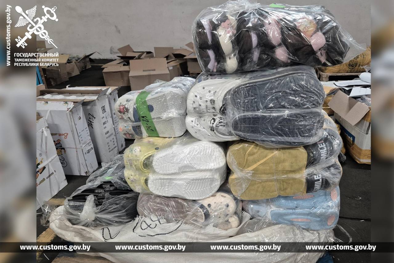 Более 1,2 тонн одежды везли из России в Беларусь по недействительным документам