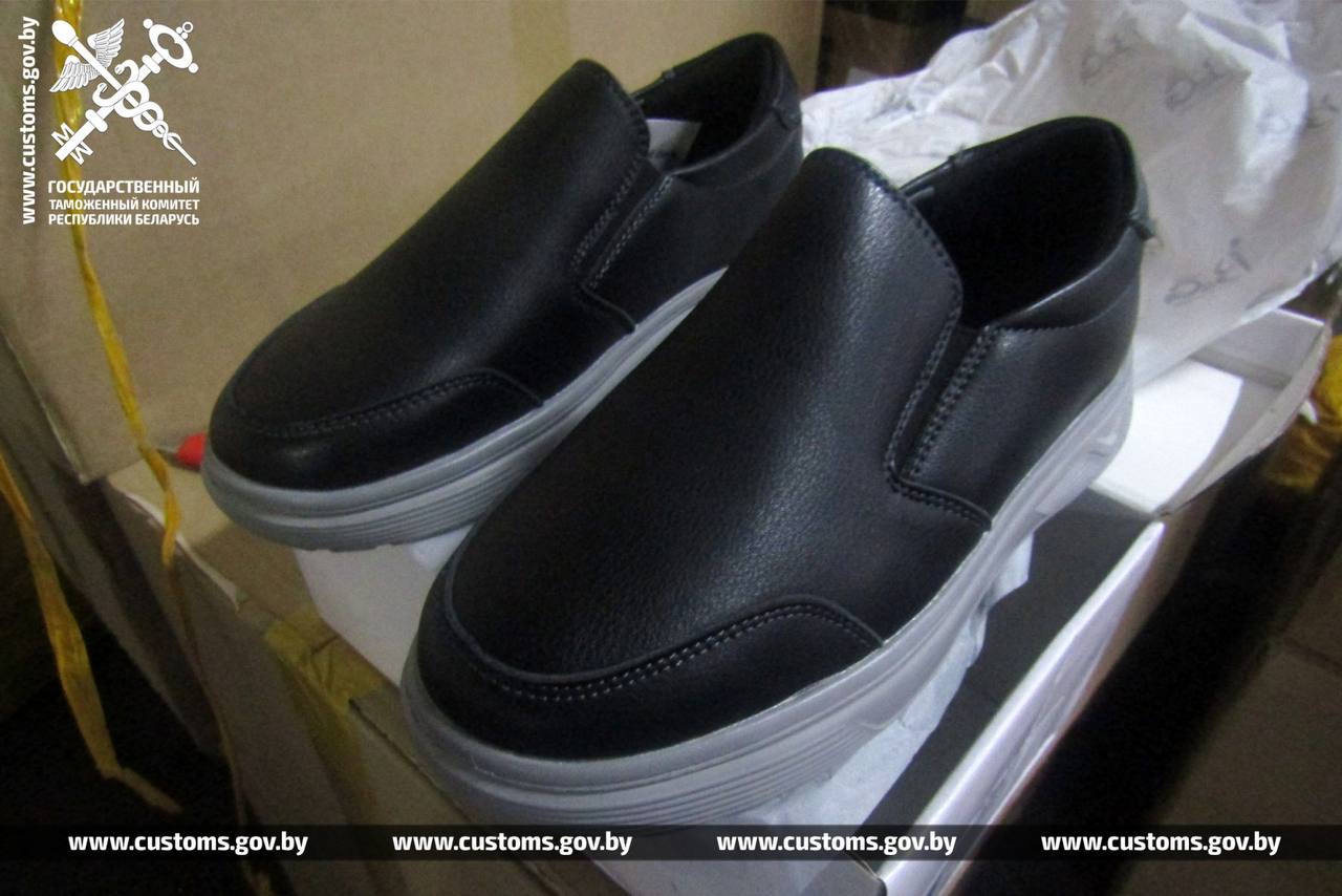 Более 1,2 тонн одежды везли из России в Беларусь по недействительным документам