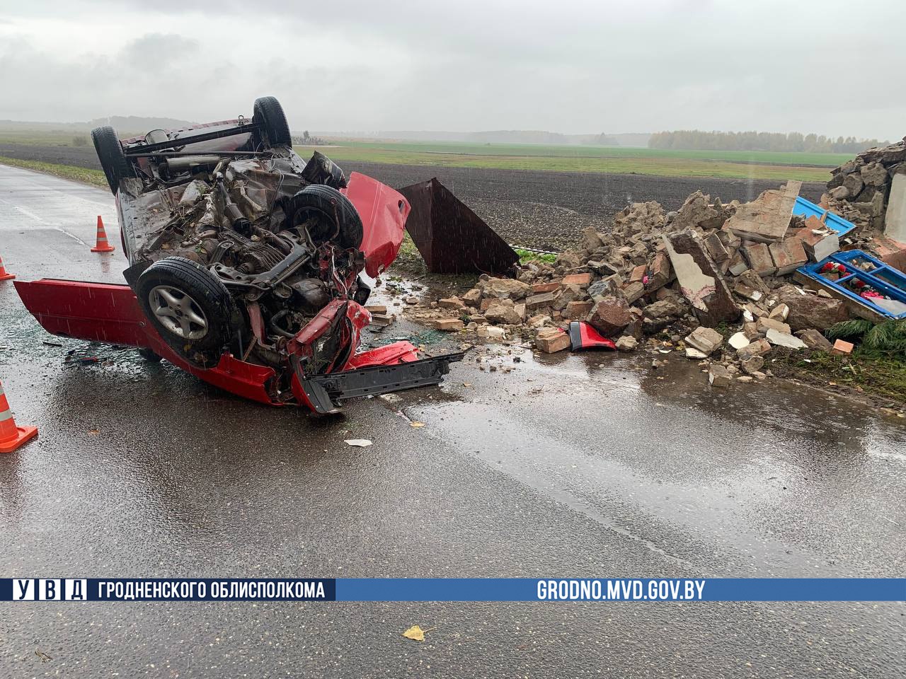 Автомобиль разрушил каплицу — памятник архитектуры в Сморгонском районе