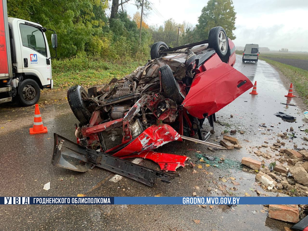 Автомобиль разрушил каплицу — памятник архитектуры в Сморгонском районе