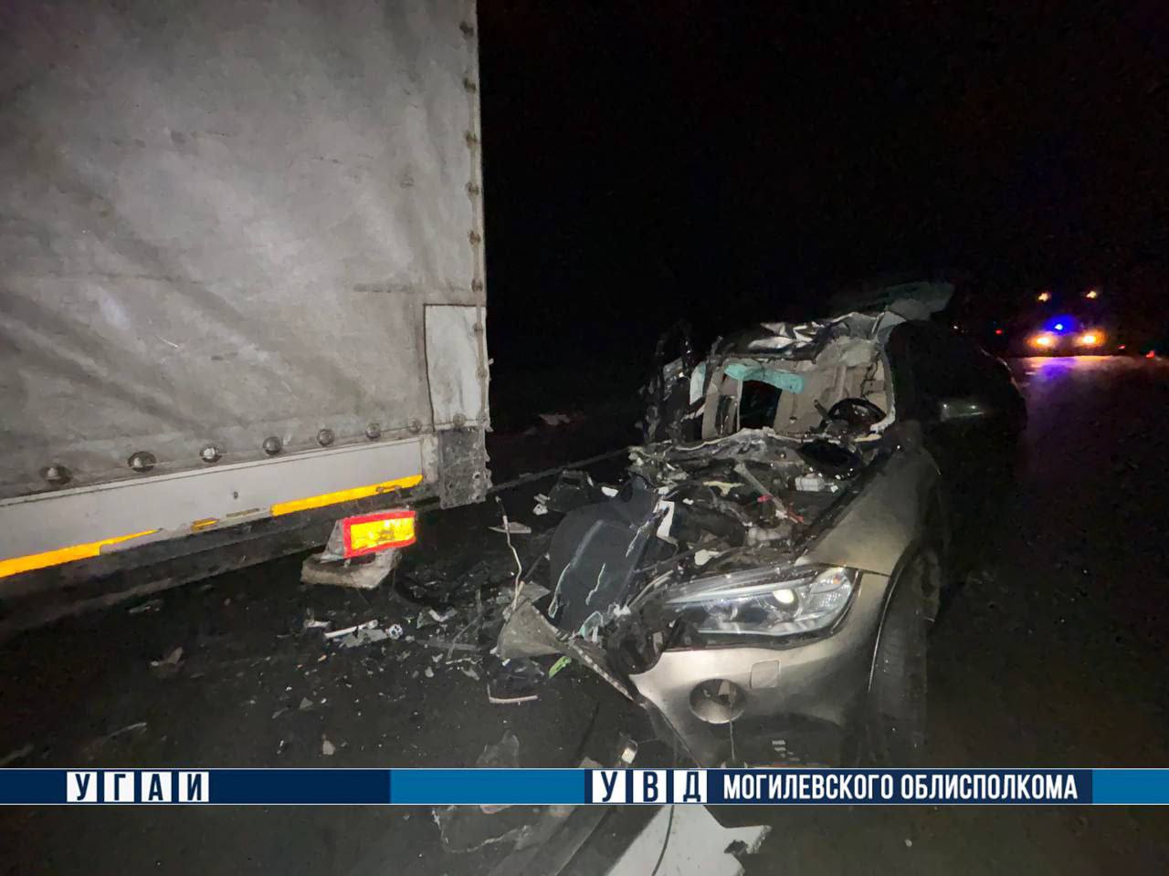 BMW столкнулась с грузовиком под Бобруйском — один человек погиб, второй в больнице