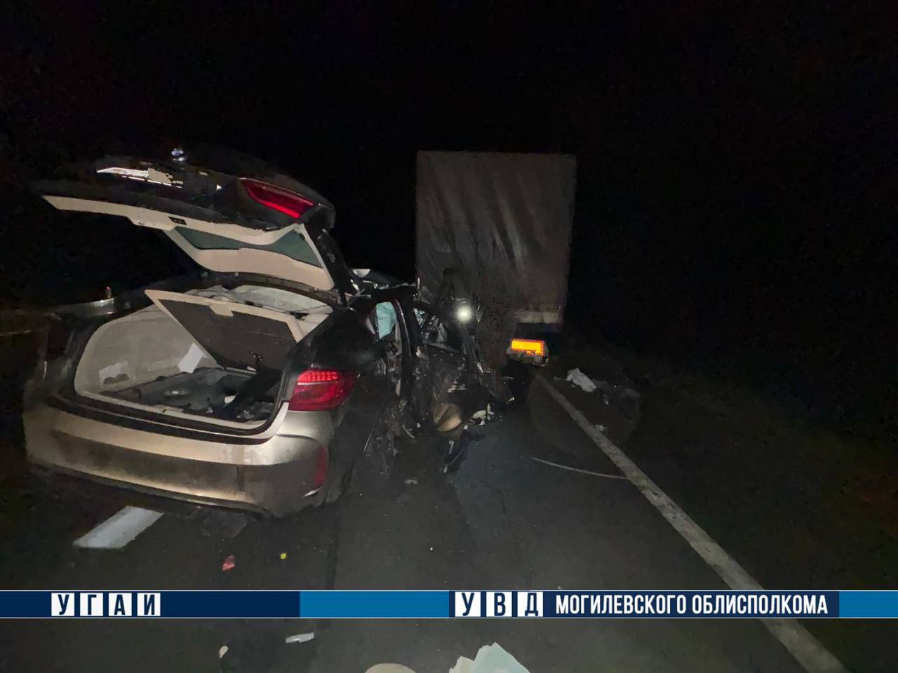 BMW столкнулась с грузовиком под Бобруйском — один человек погиб, второй в больнице