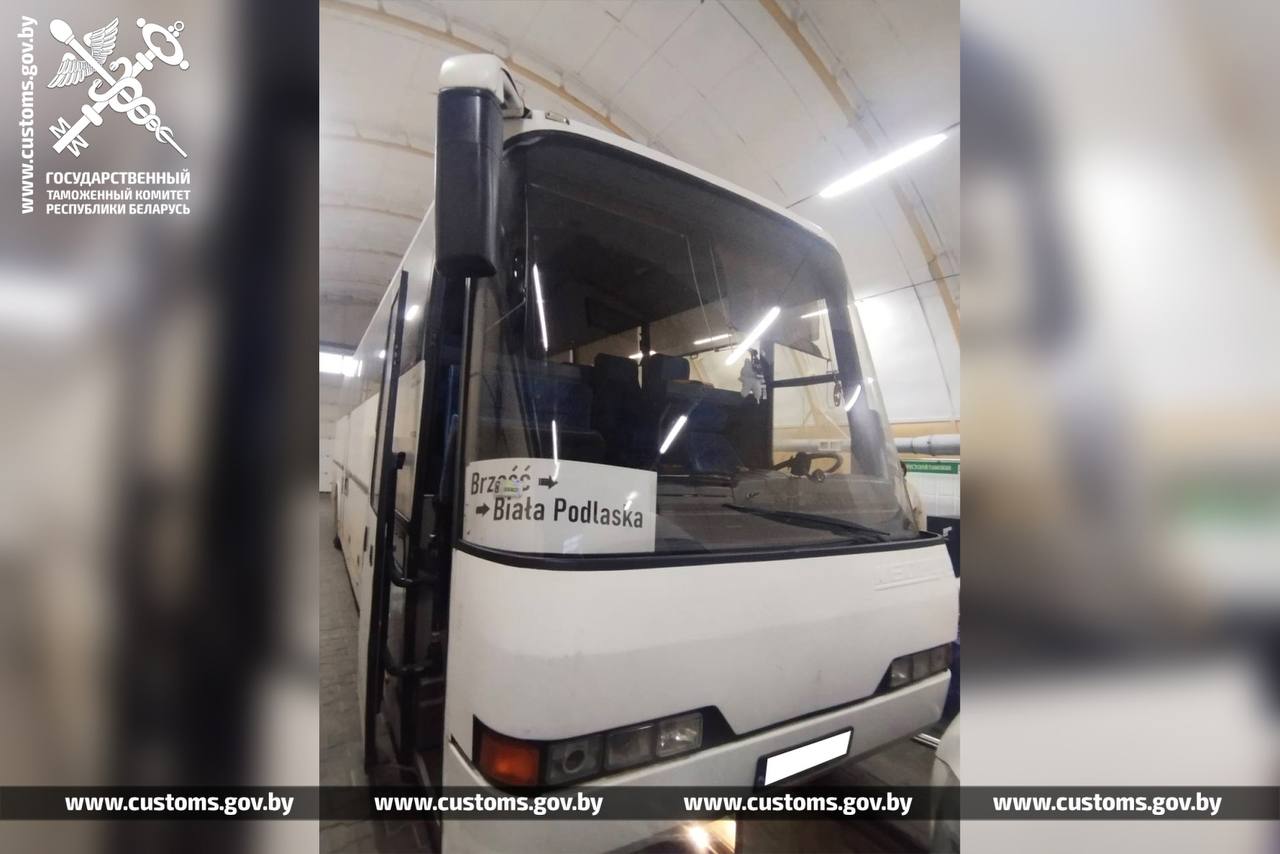 Таможенники не позволили поляку-водителю автобуса вывезти 120 литров топлива
