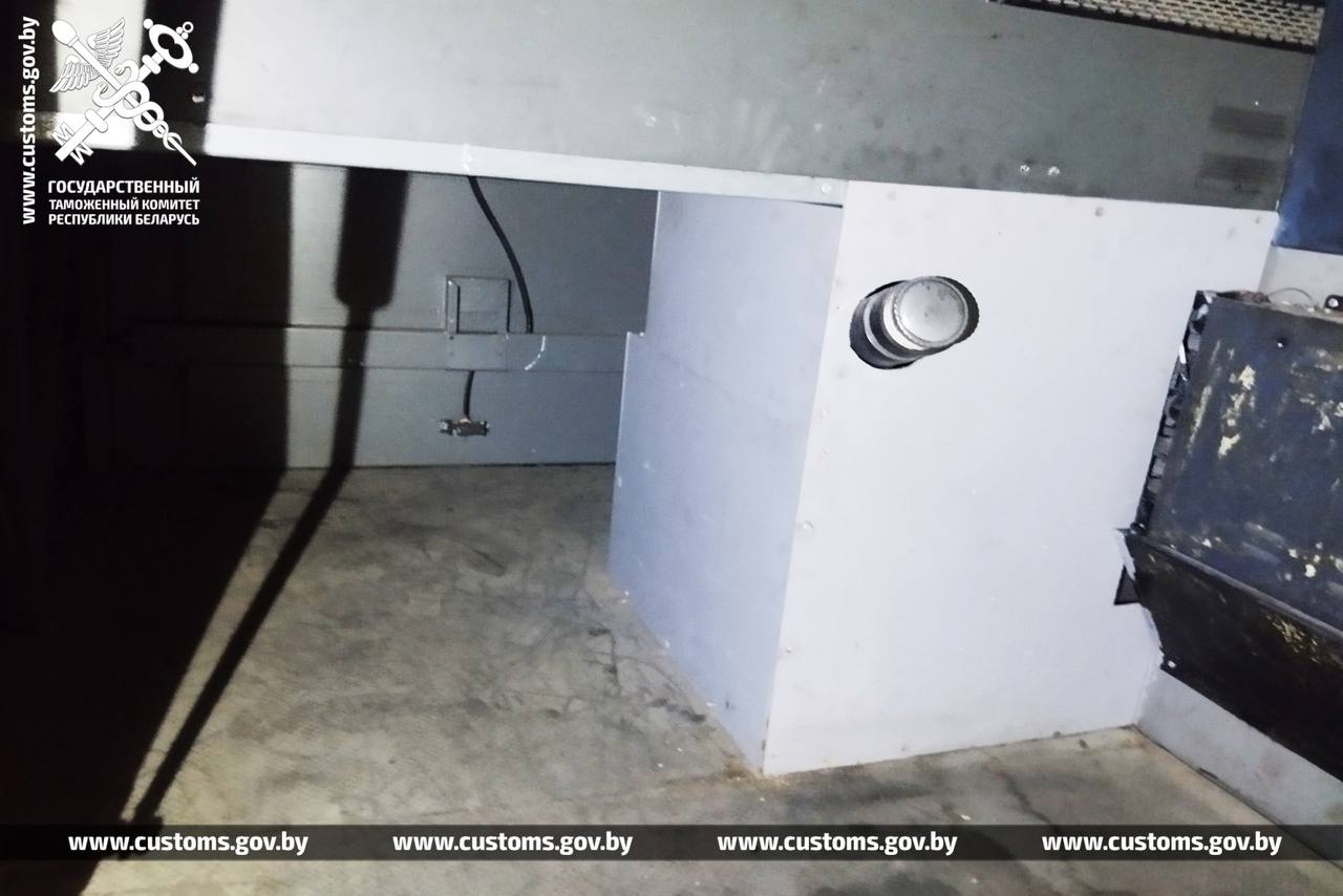 Таможенники не позволили поляку-водителю автобуса вывезти 120 литров топлива