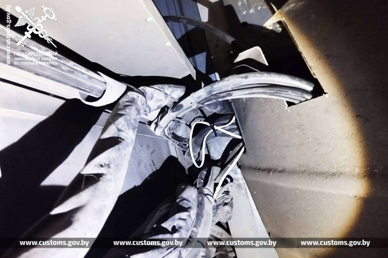 Таможенники не позволили поляку-водителю автобуса вывезти 120 литров топлива