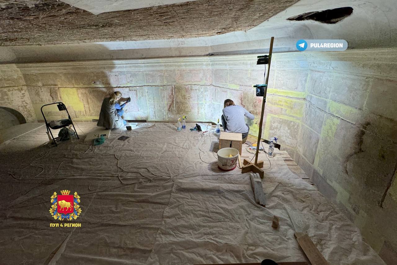 Знаходка пад Гроднам: у палацы «Свяцк» падчас рэстаўрацыі выявілі ўнікальны жаночы партрэт XVIII стагоддзя