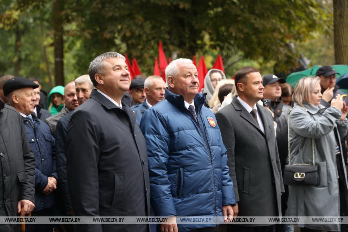 Памятник креветке торжественно открыли в Белоозерске