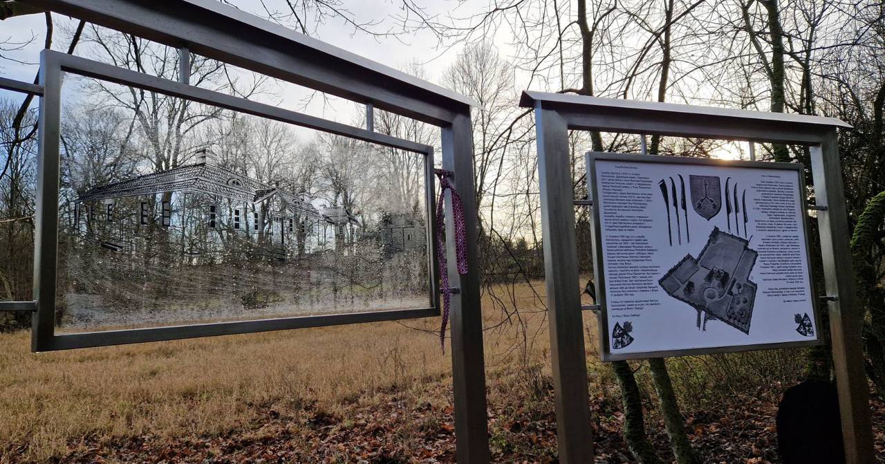 Каля сядзібы Каліноўскіх у Мастаўлянах урачыста адкрылі мемарыяльныя шыльды