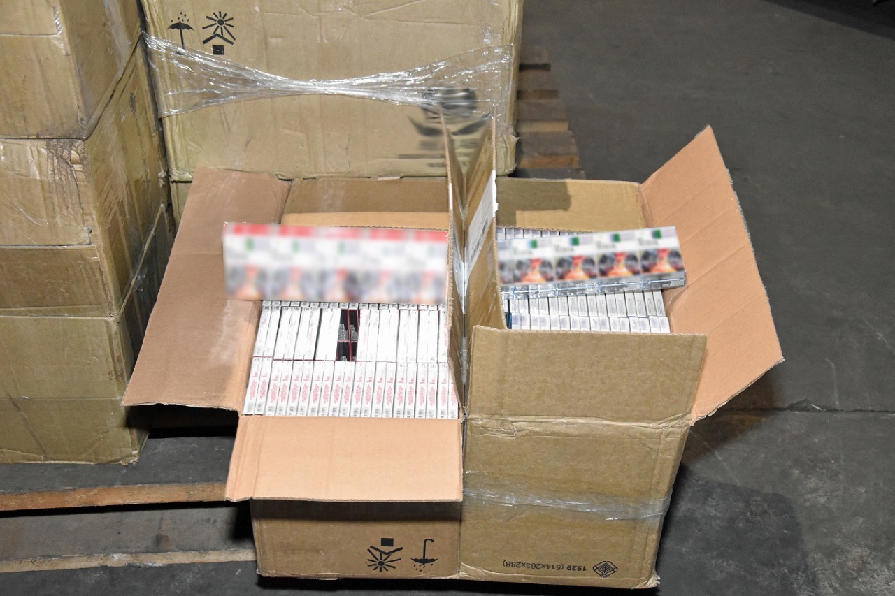 Несколько партий сигарет перехватили в Польше: в контейнере из Китая, вагоне с углем и грузовиках