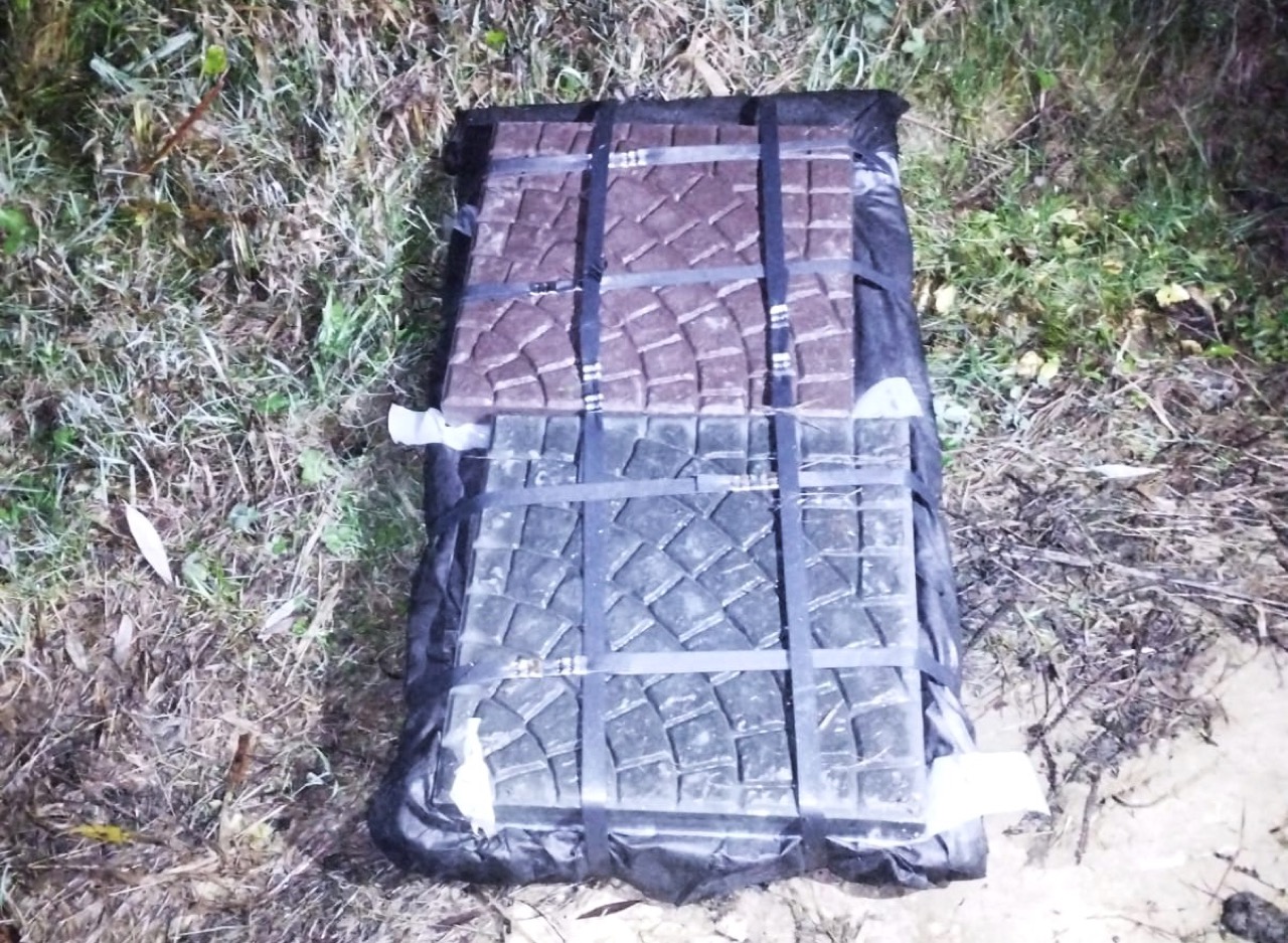 Два «плота» с сигаретами приплыли из Беларуси в Литву