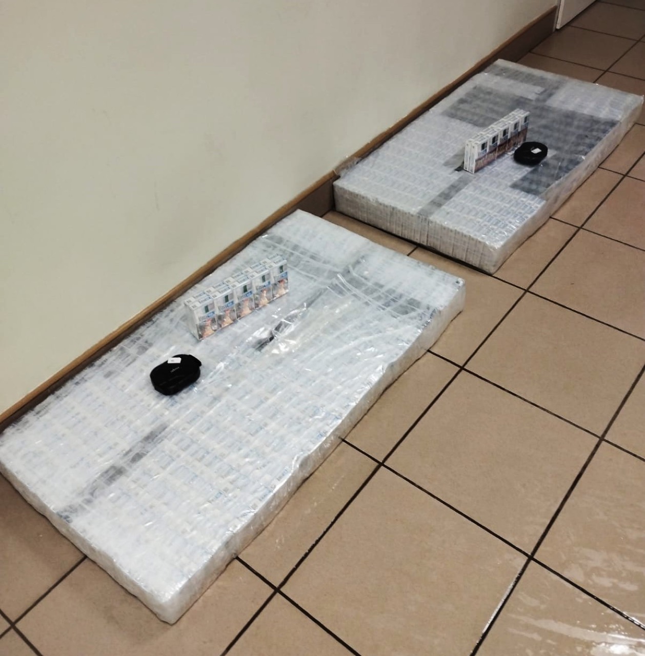 Два «плота» с сигаретами приплыли из Беларуси в Литву