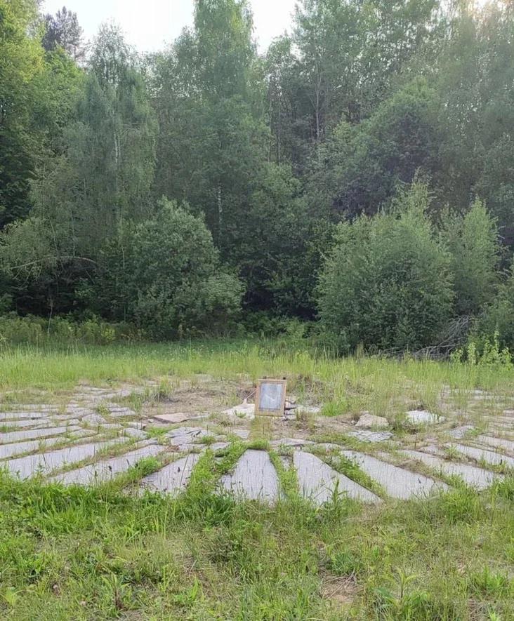 У сеціве з'явіліся здымкі знішчанага помніка паўстанцам 1863 года ў вёсцы Слабодка Астравецкага раёна