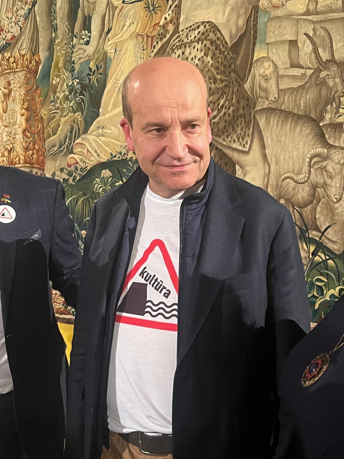 У замку вялікіх князёў літоўскіх у Вільні выставілі партрэт канцлера ВКЛ Мікалая Радзівіла. Твор, магчыма, раней знаходзіўся ў Нясвіжскім замку