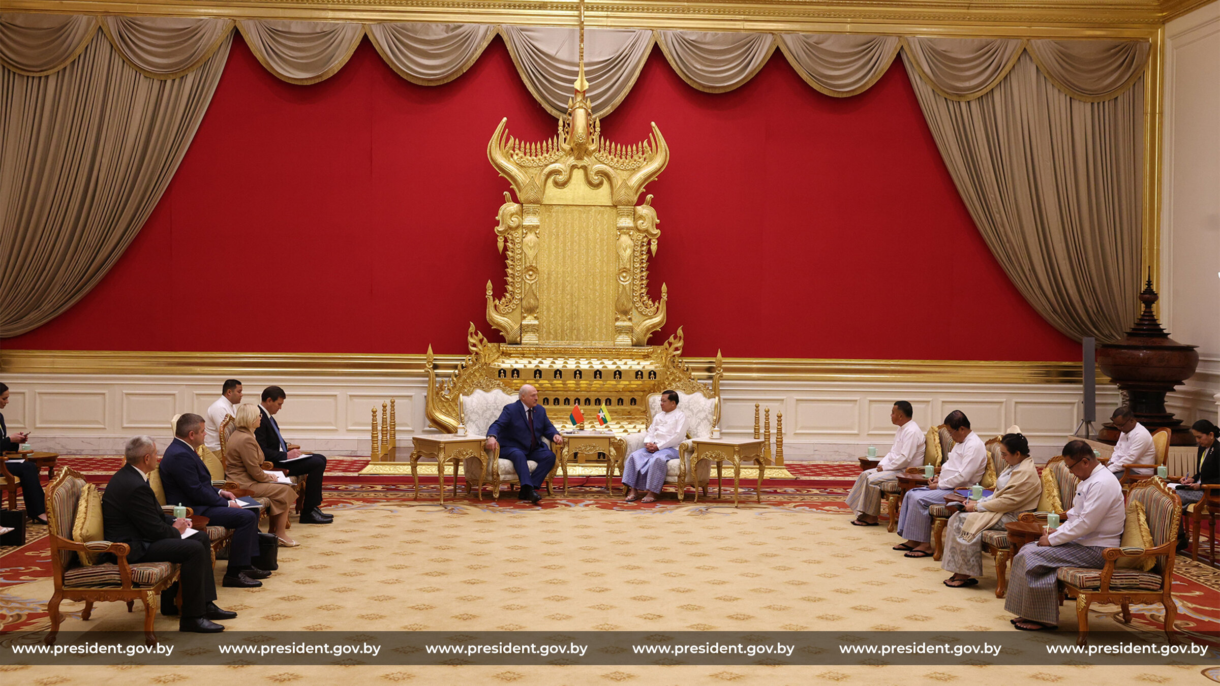 Лукашенко в Мьянме давал советы, обещания и упоминал ВПК