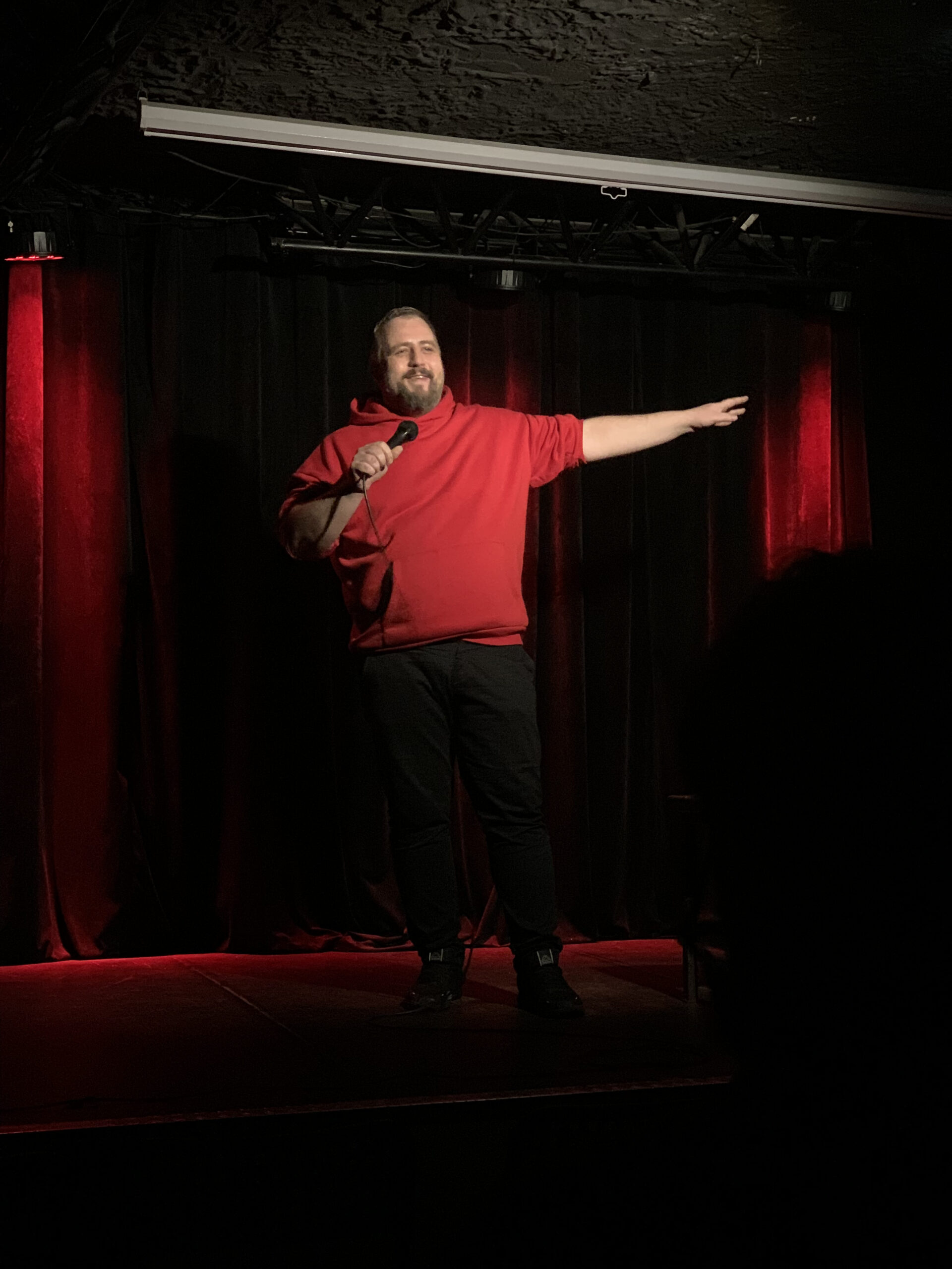 «Тры комікі. Дзве мовы»: ва Уроцлаве прайшоў стэндап на беларускай і ўкраінскай - фотафакт