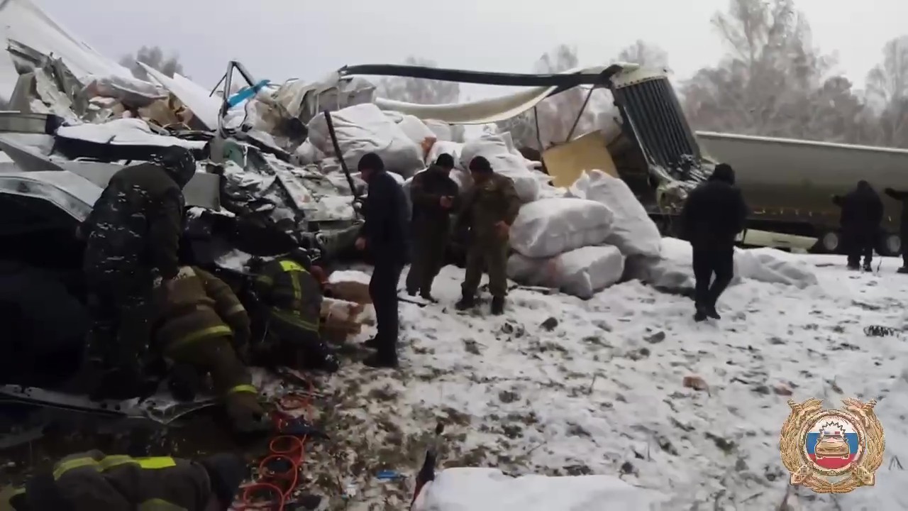 Граждане Беларуси и КНР пострадали в столкновении четырех грузовиков в Иркутской области