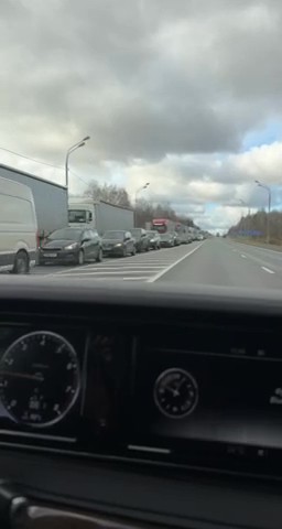 На выезд из Беларуси в РФ образовались очереди легковых автомобилей