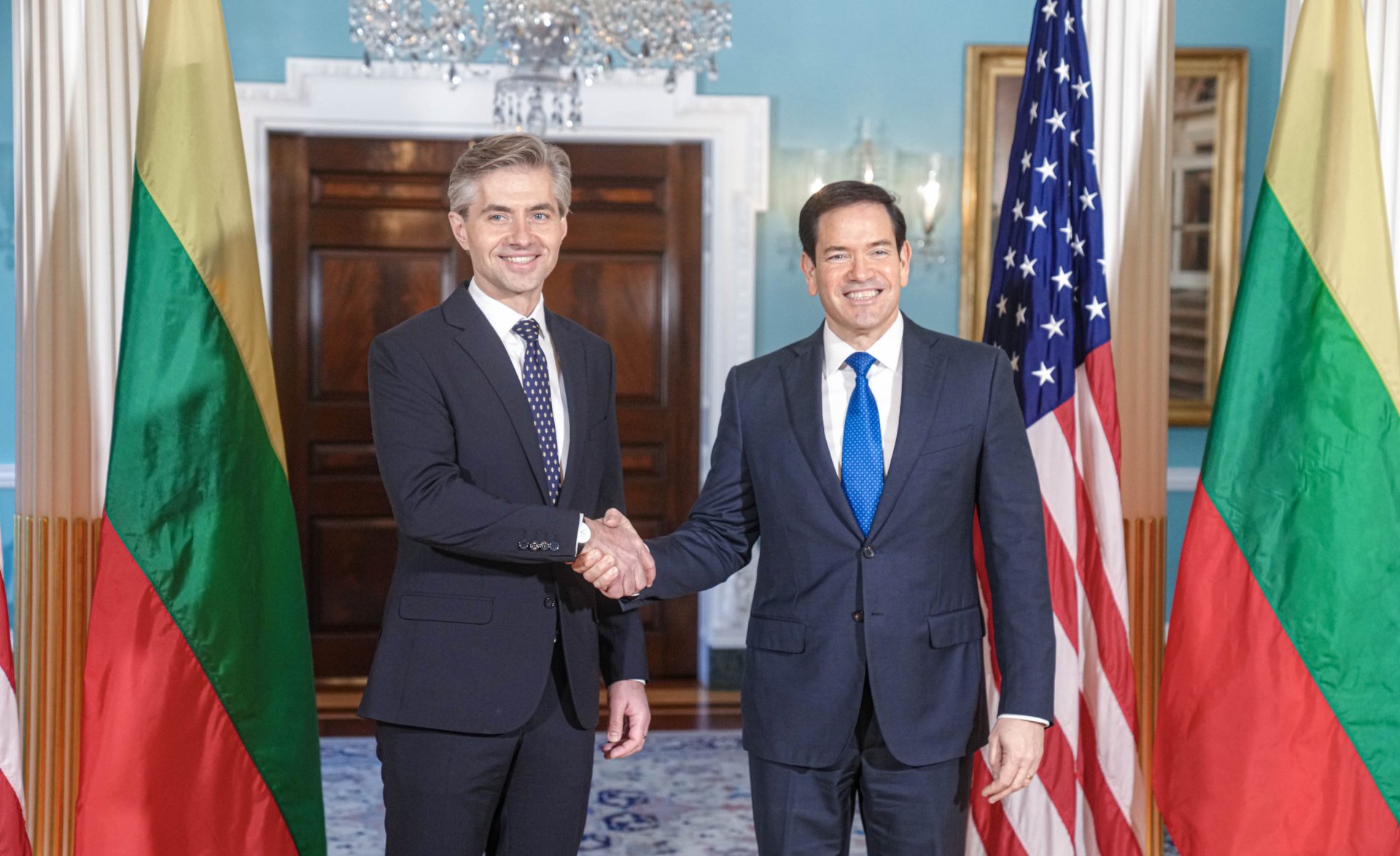 Глава МИД Литвы обсудил гибридные атаки со стороны Беларуси с Коулом и Рубио