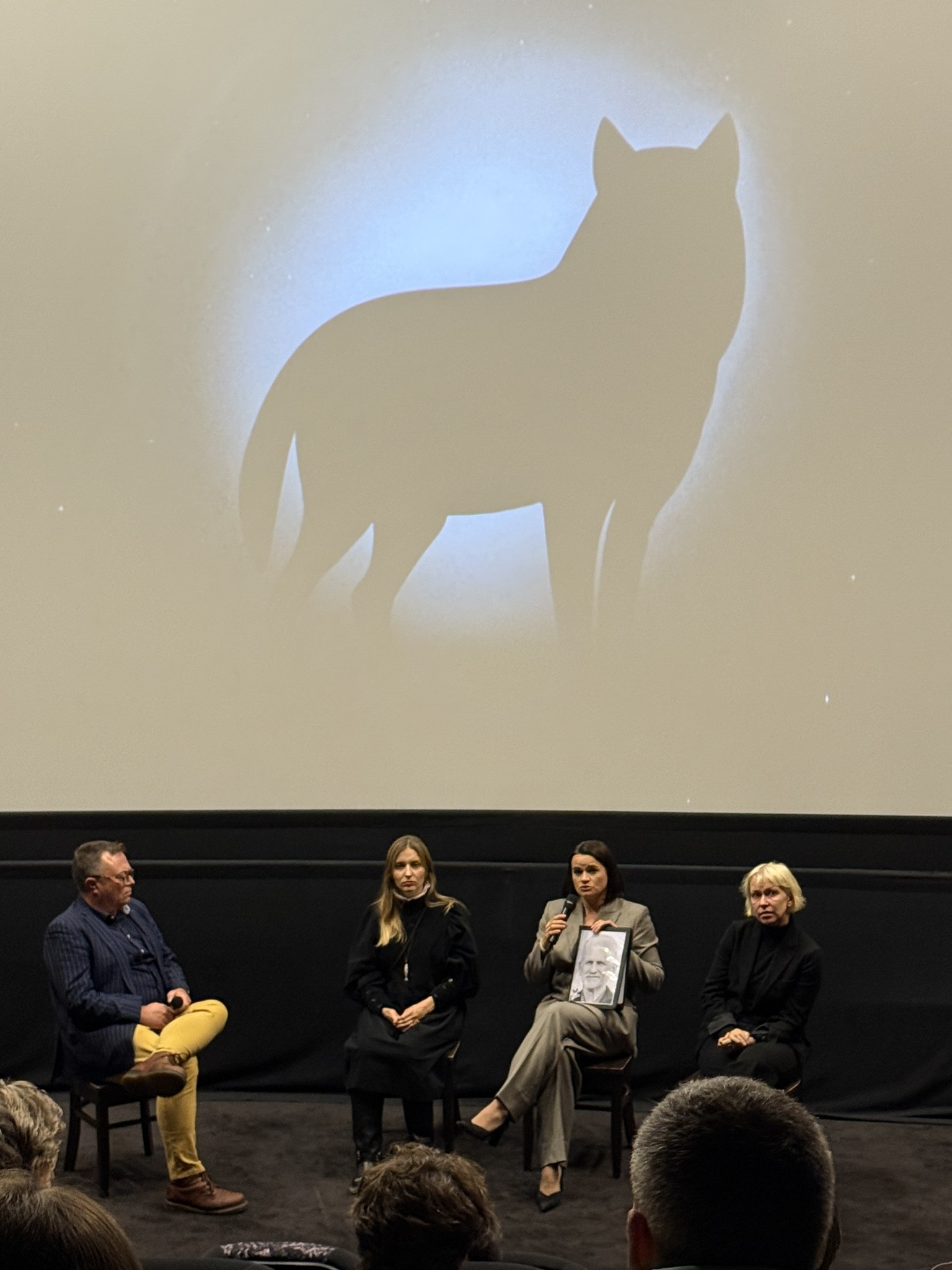 Святлана Ціханоўская наведала паказ дакументальнай стужкі «Not made for politics» на фестывалі ў Эстоніі. Рэжысёрка карціны — Воля Чайкоўская