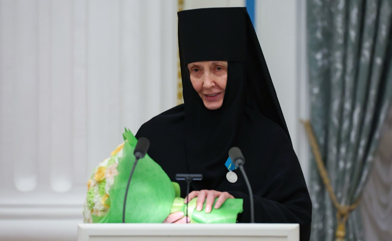 Игуменья Гавриила и Лемешонок получили медали из рук Путина