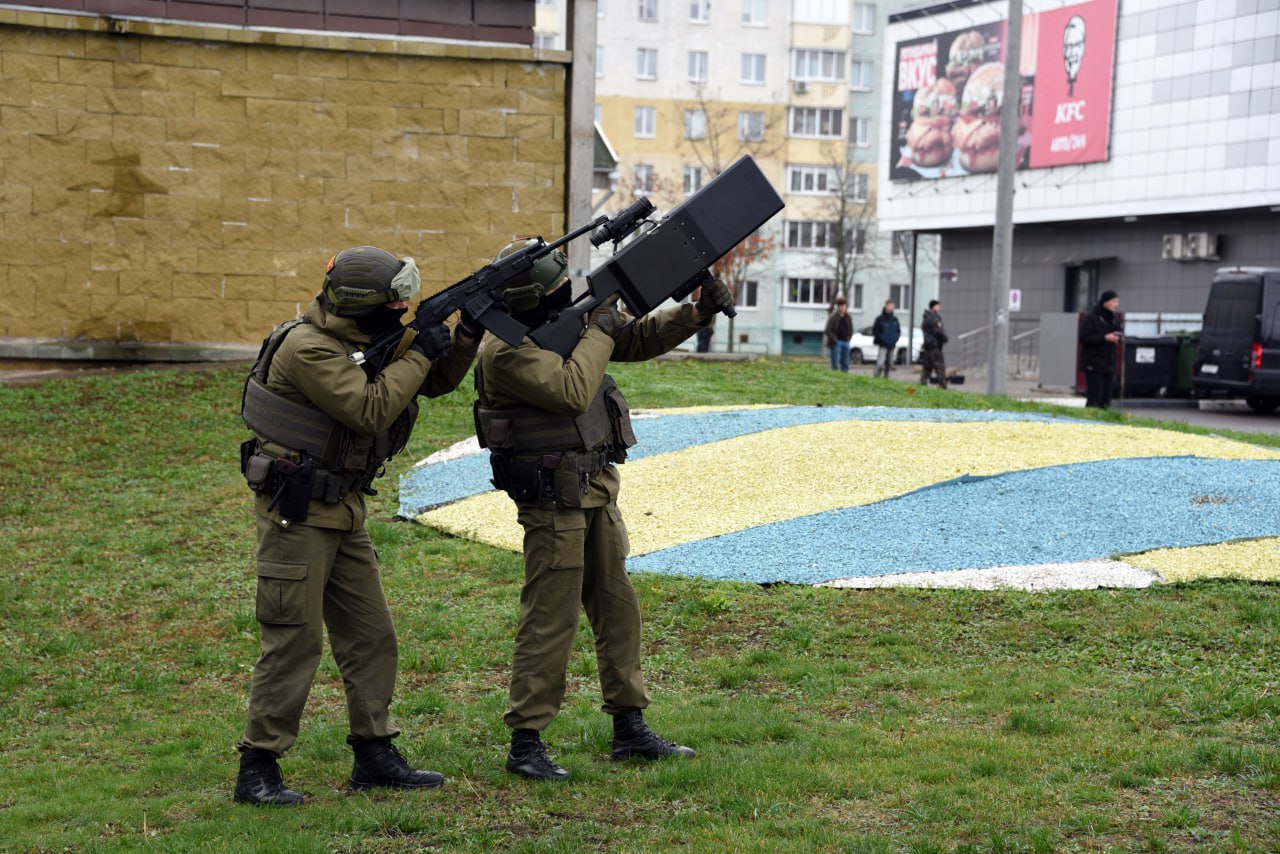 Милиция училась бороться с агрессивными хоккейными фанатами в Солигорске