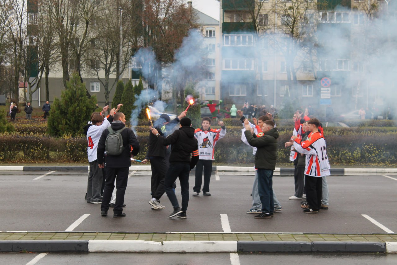 Милиция училась бороться с агрессивными хоккейными фанатами в Солигорске