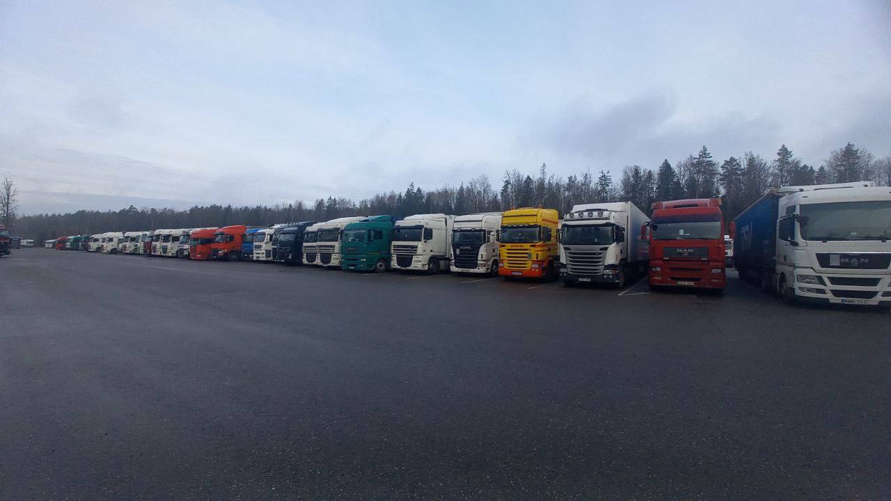 GTK Threatens to Fine Lithuanian Truck Drivers Who Failed to Arrive at Parking Lots