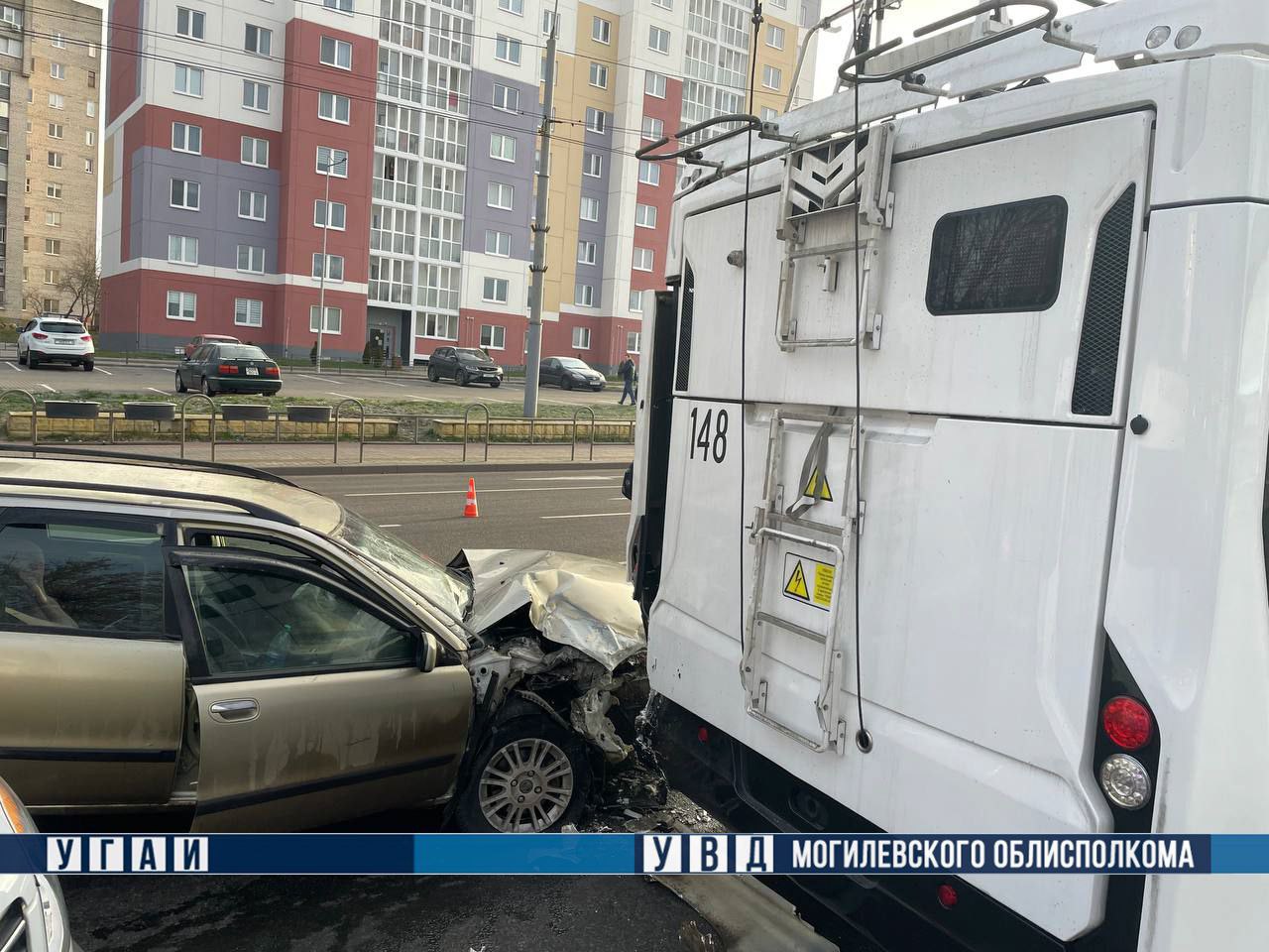 Трактор, Volvo и троллейбус столкнулись в Могилеве