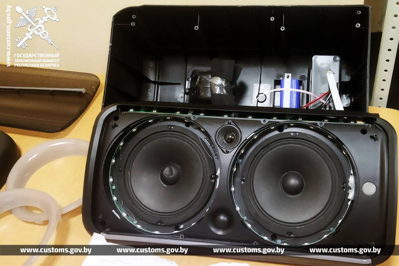 Беларусские таможенники нашли мефедрон и таблетки в музыкальных колонках