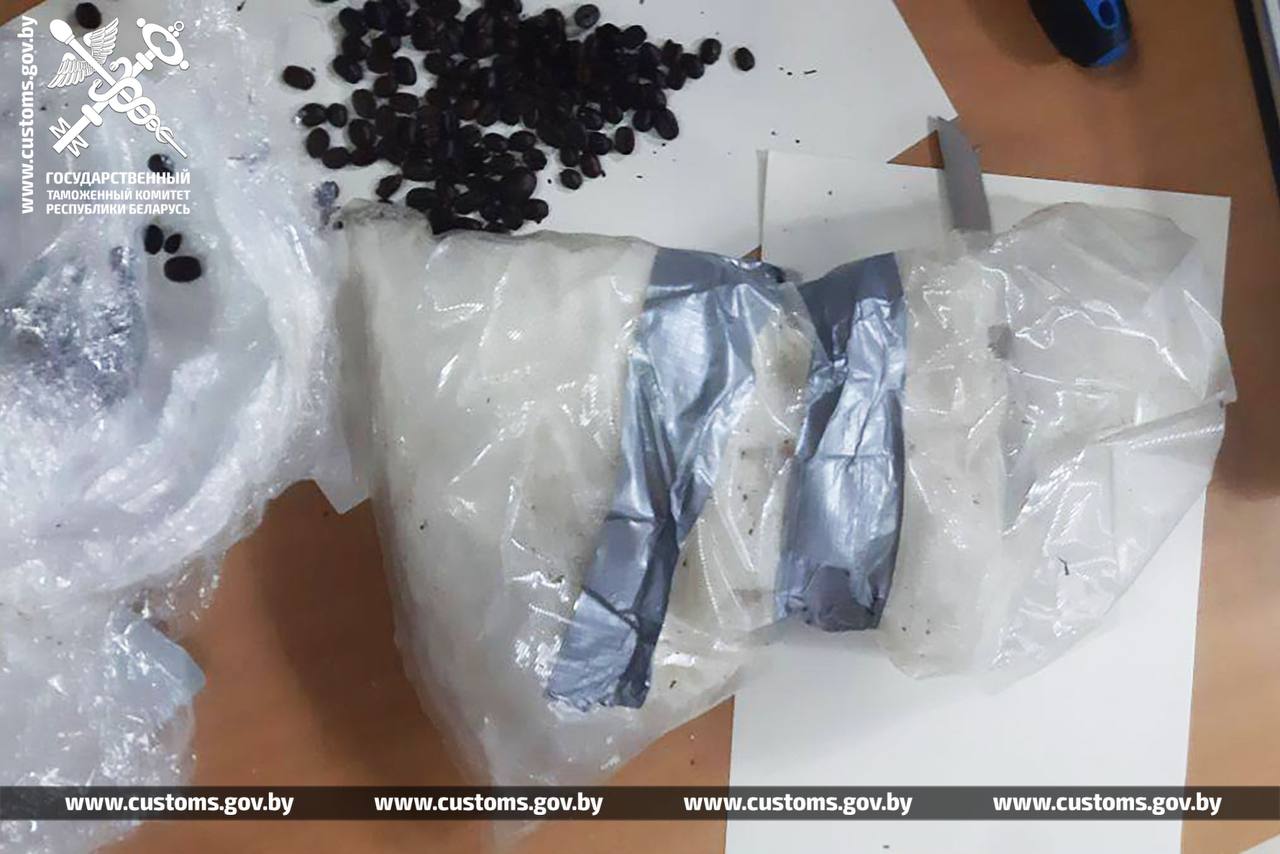 Беларусские таможенники нашли мефедрон и таблетки в музыкальных колонках