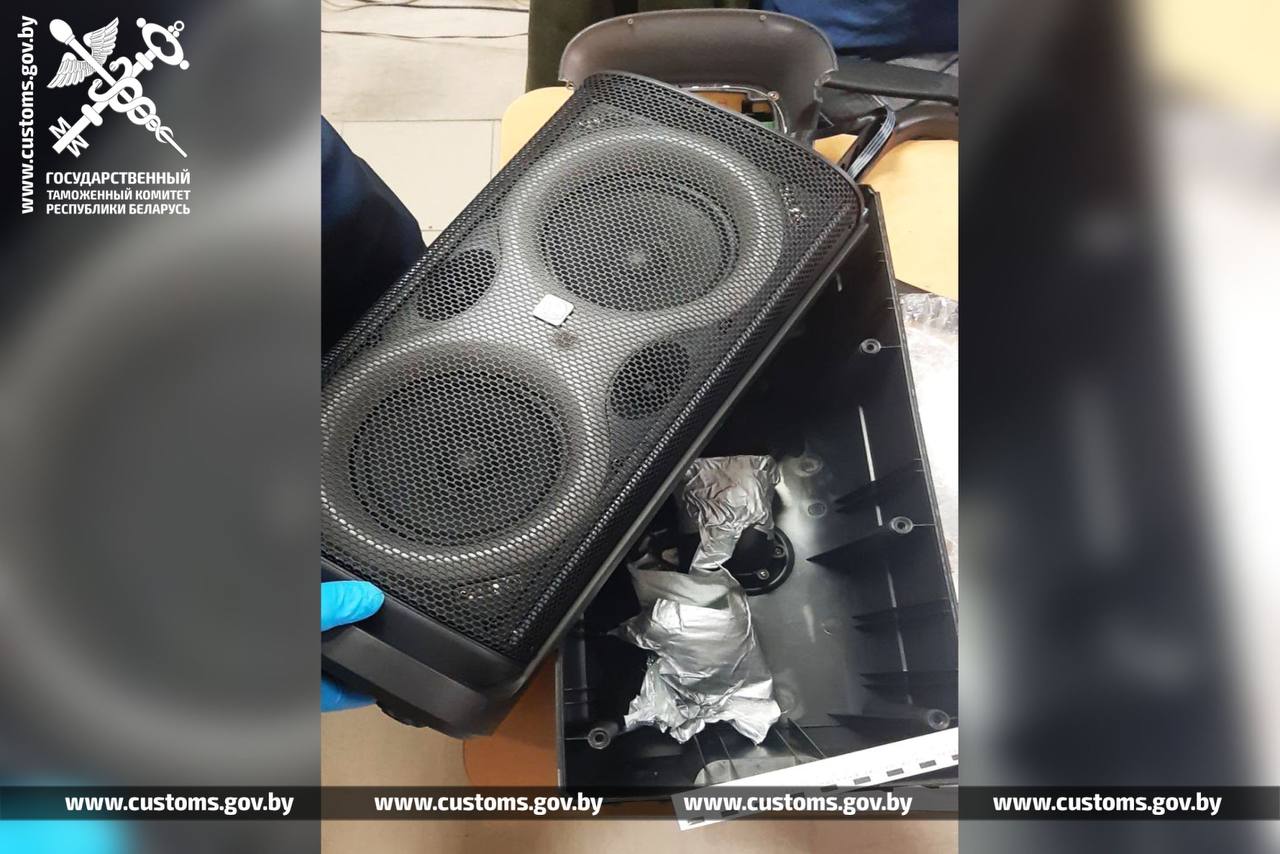 Беларусские таможенники нашли мефедрон и таблетки в музыкальных колонках