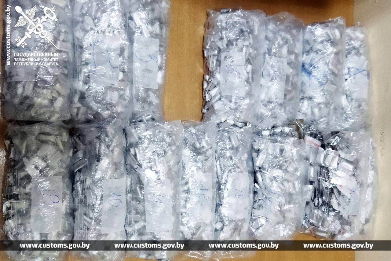 Беларусские таможенники нашли мефедрон и таблетки в музыкальных колонках