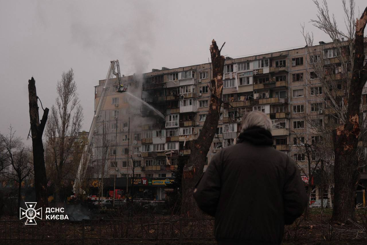3 человека погибли и более 30 пострадали в результате российской атаки по Киевской области