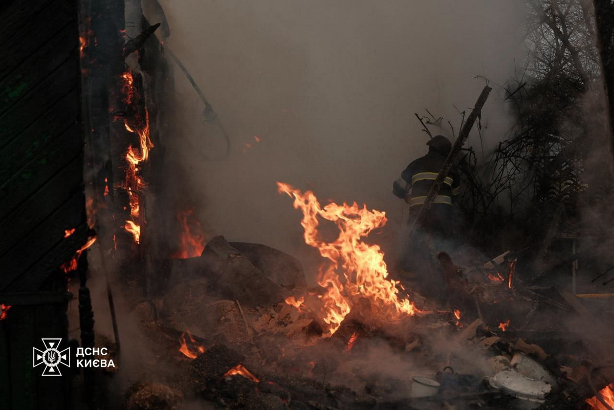 3 человека погибли и более 30 пострадали в результате российской атаки по Киевской области