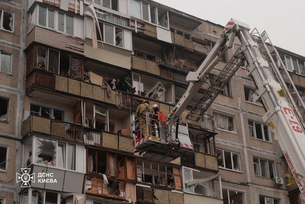 3 человека погибли и более 30 пострадали в результате российской атаки по Киевской области