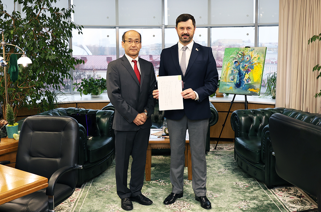 Новый посол Японии вручил в МИД копии верительных грамот